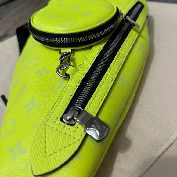 Louis Vuitton Duo Slingbag - Picture 7 of 7